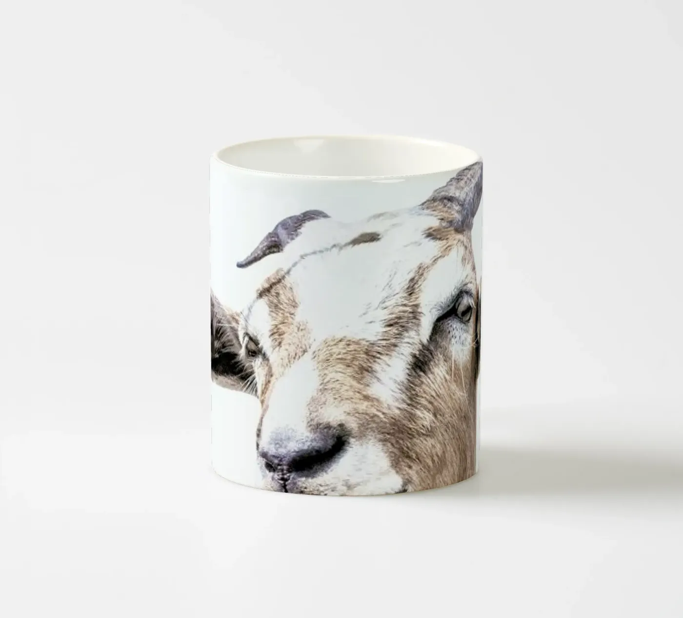 Goat tazza in ceramica da Victoria Frost