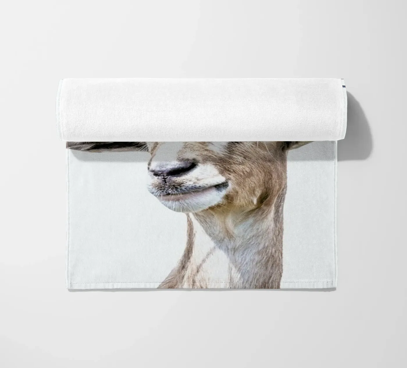 Goat strandhanddoek van Victoria Frost