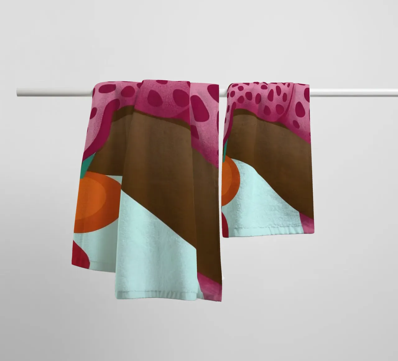 Leopardo rosa esotico asciugamano da bagno da Veiled Canvas