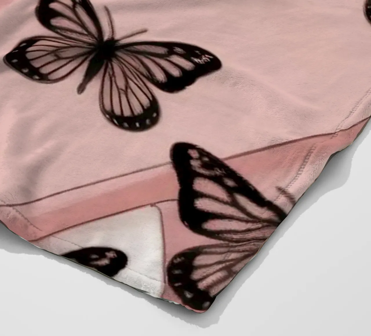 Schmetterlingsflüsternde Träume Fleecedecke von Veiled Canvas