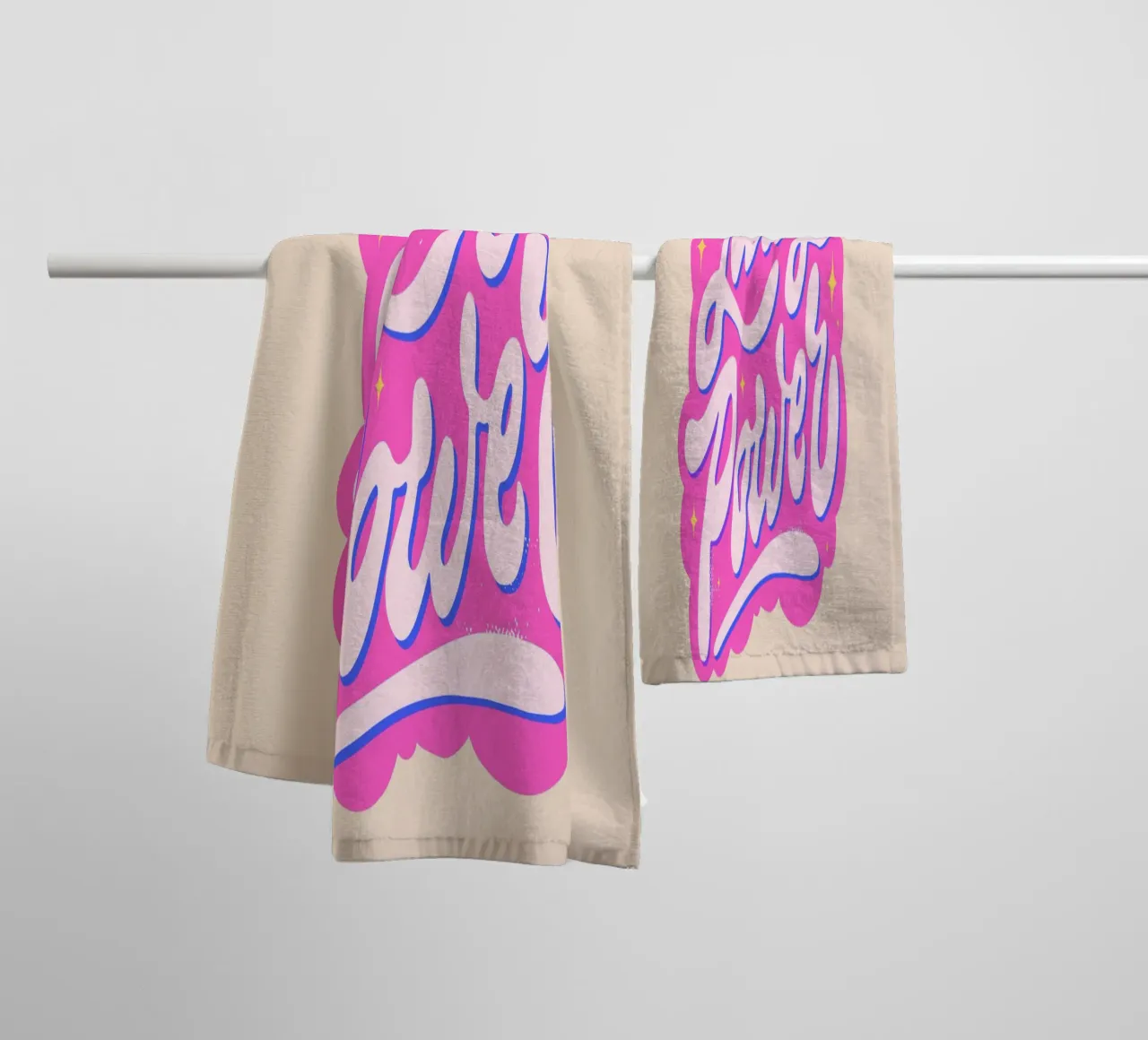 Shine On, Sister – Power in Style asciugamano da bagno da QuooodZ by MooodzArt