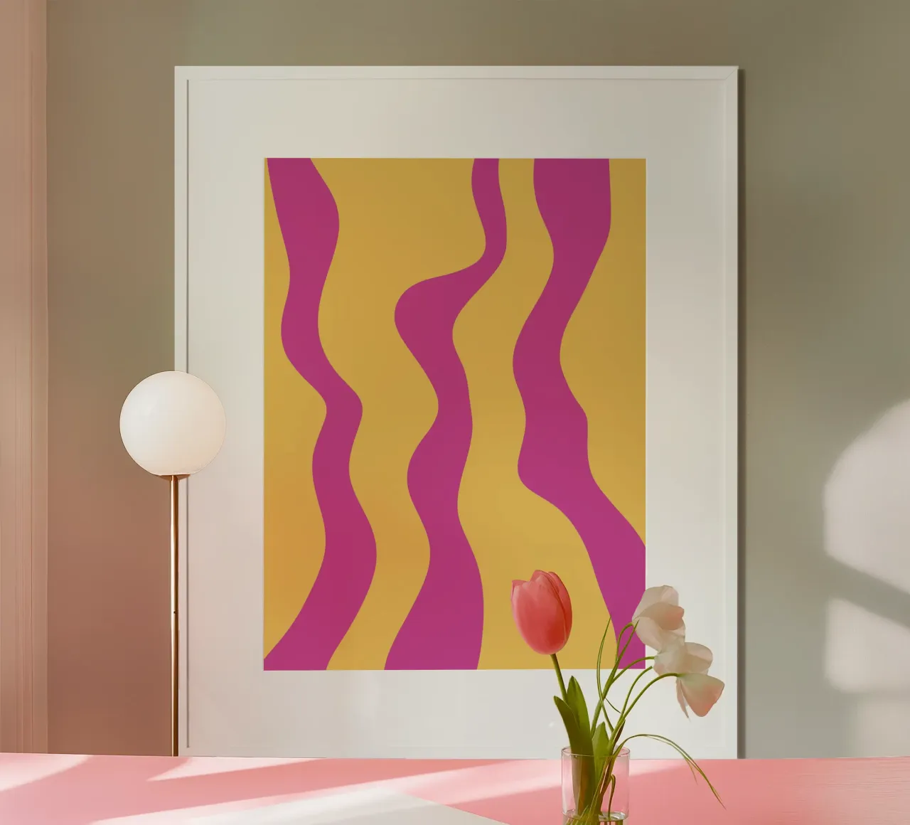Minimaliste jaune et violet poster avec cadre en plastique de MODERN NUANCE