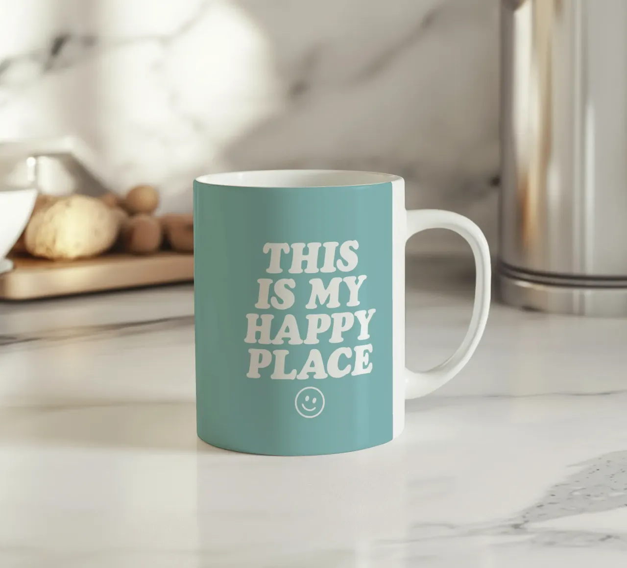 Questo è il mio posto felice Allegro positivo Smiley tipografia tazza in ceramica da THE MOTIVATED TYPE