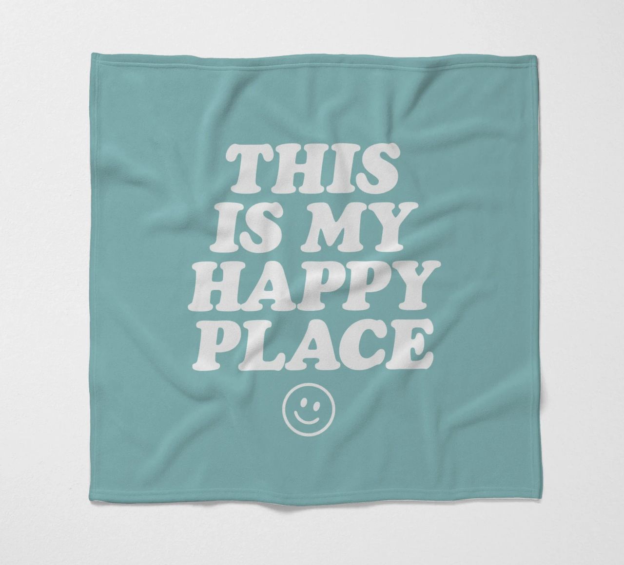 Questo è il mio posto felice Allegro positivo Smiley tipografia coperta in pile da THE MOTIVATED TYPE