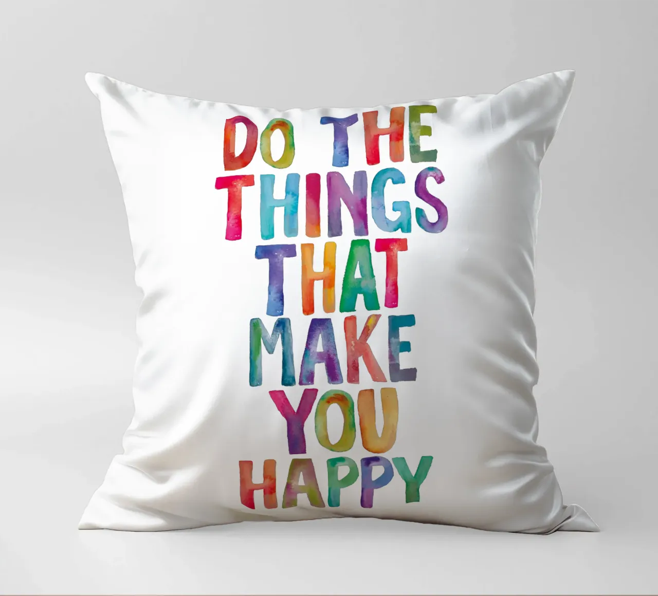 Fai le cose che ti rendono felice Tipo acquerello arcobaleno cuscino da THE MOTIVATED TYPE