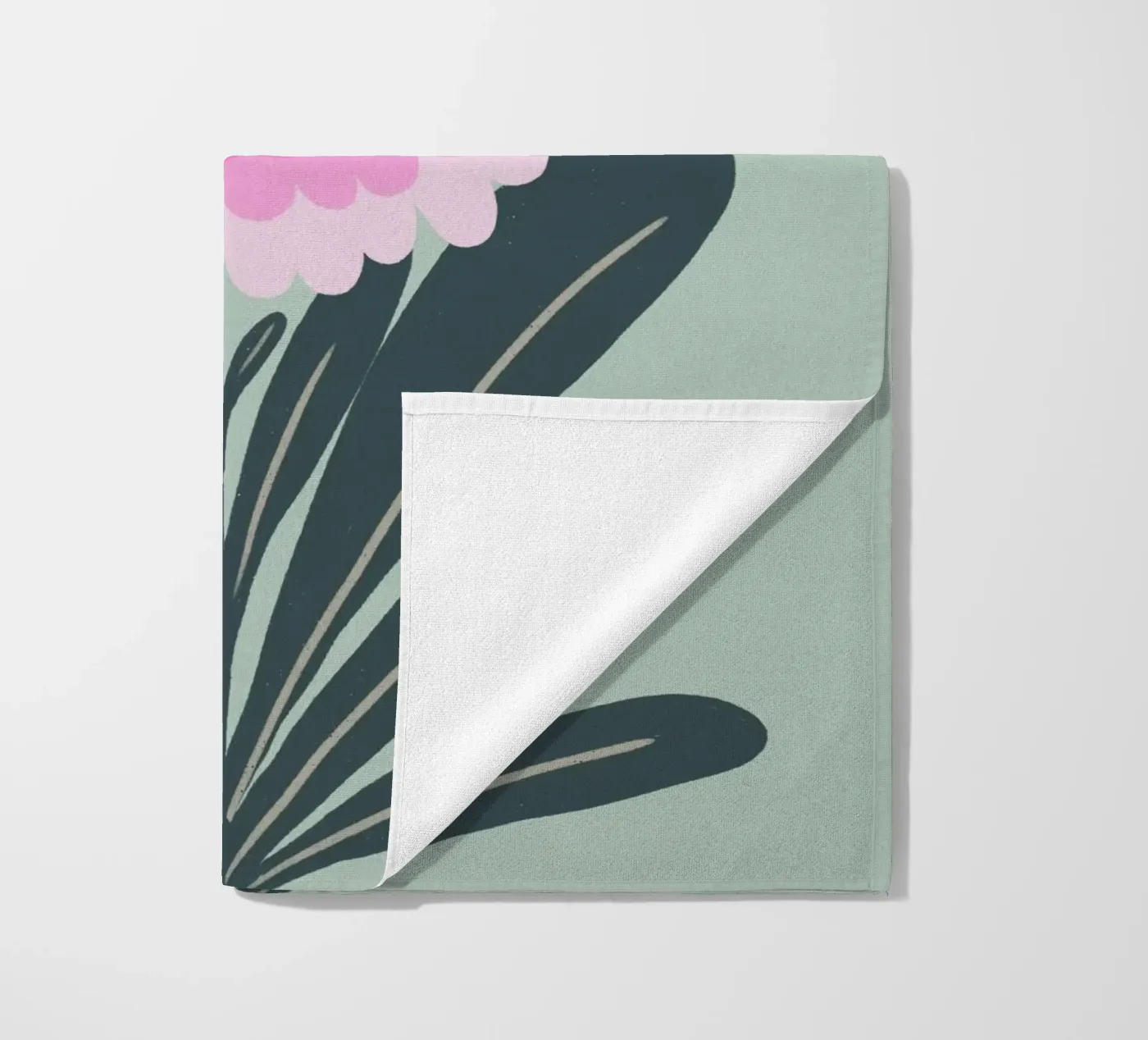 Chrysanthemum - pink and mint Strandtuch von Wackapacka