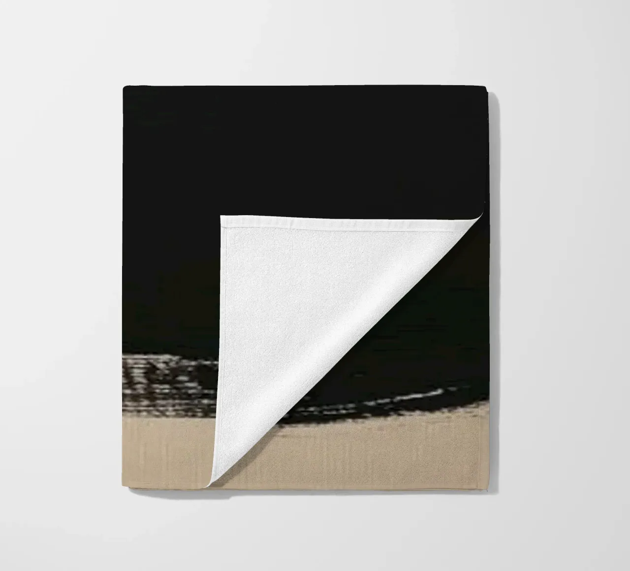 Pennellate nere e beige telo mare da Melloi Art Print
