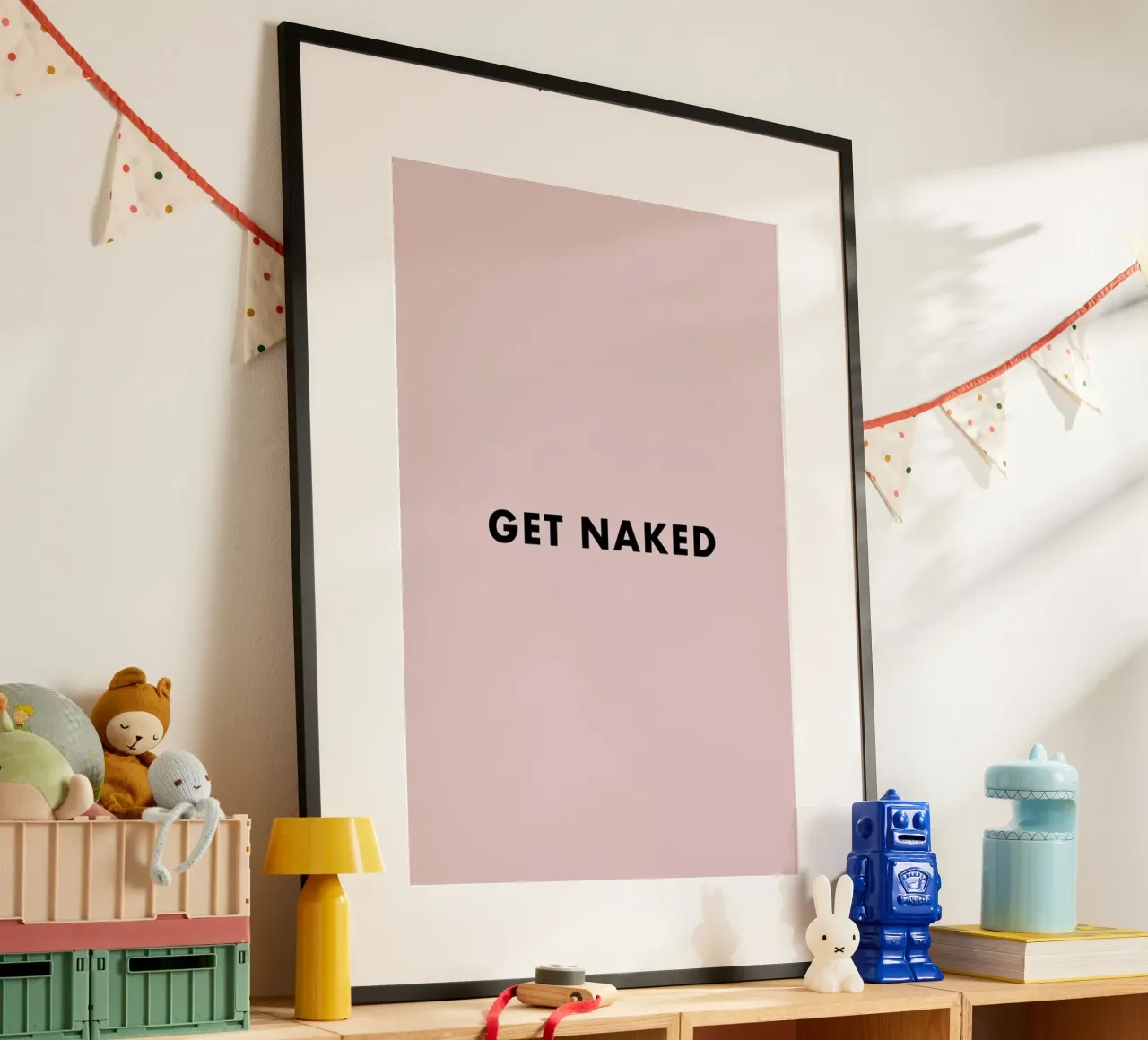Get Naked poster con telaio in legno da typed