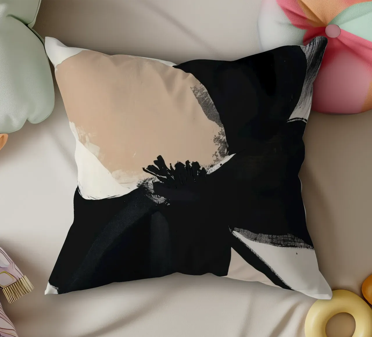 Fiore astratto nero e beige cuscino da Melloi Art Print