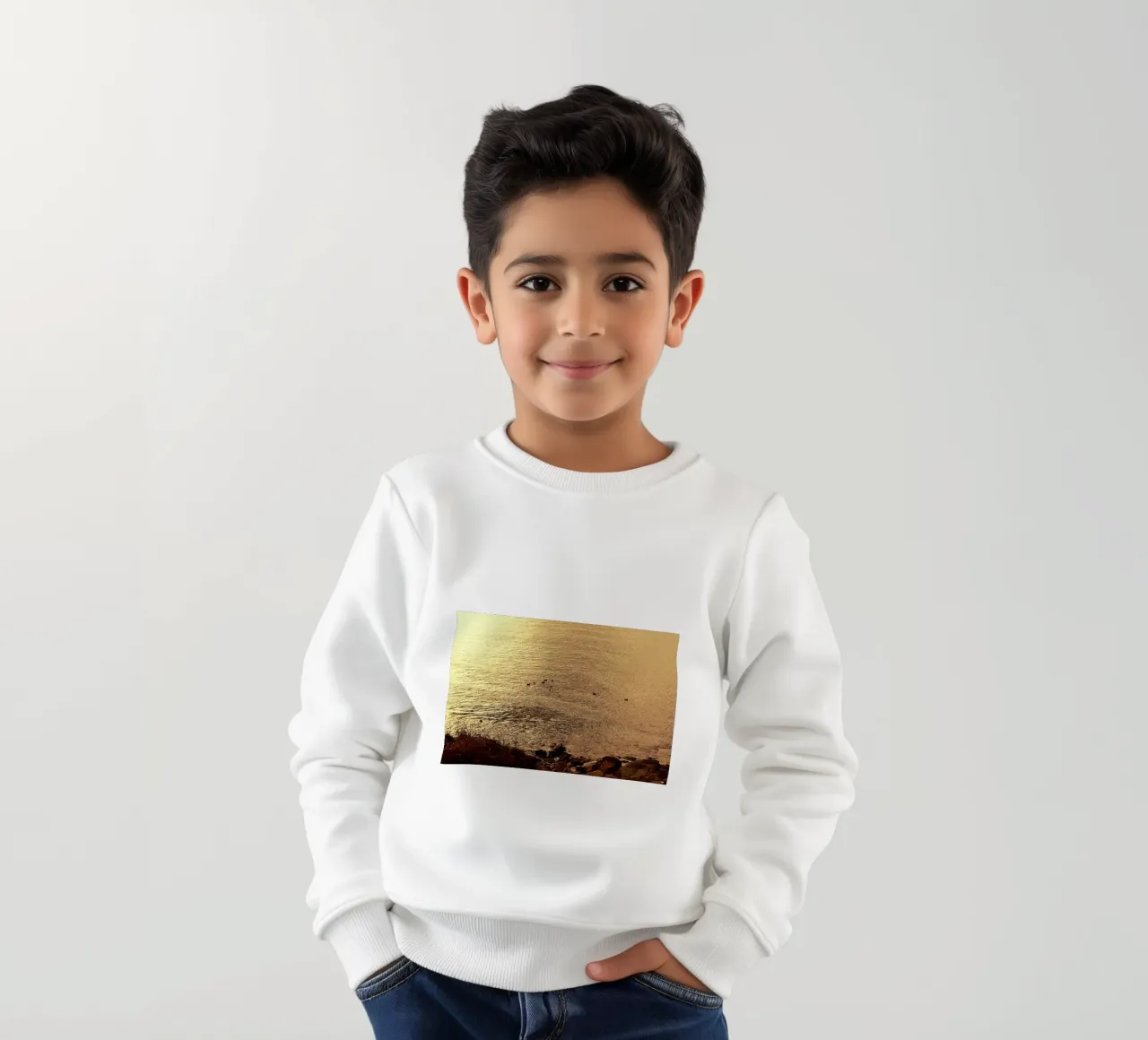 FAA266 LANDSCHAP OCEAAN. GOUDEN LICHT MET ZEEMEEUWEN. kinder sweatshirt van Thierry vobmann photography