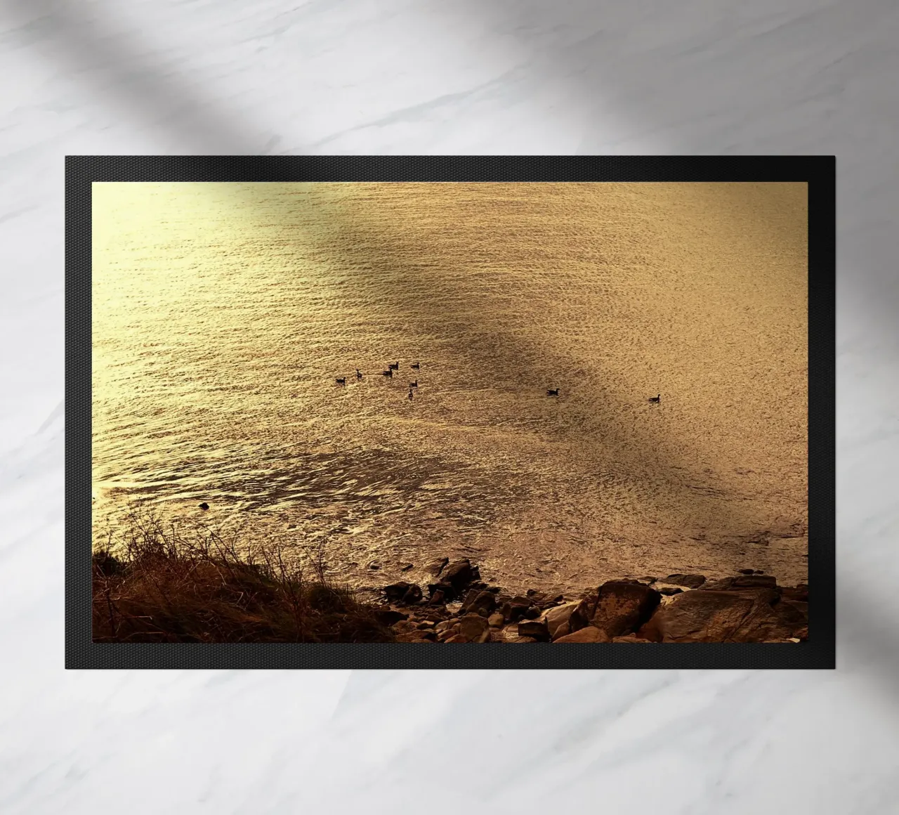 FAA266 PAYSAGE OCÉAN. LUMIÈRE DORÉE AVEC DES MOUETTES. paillasson de Thierry vobmann photography