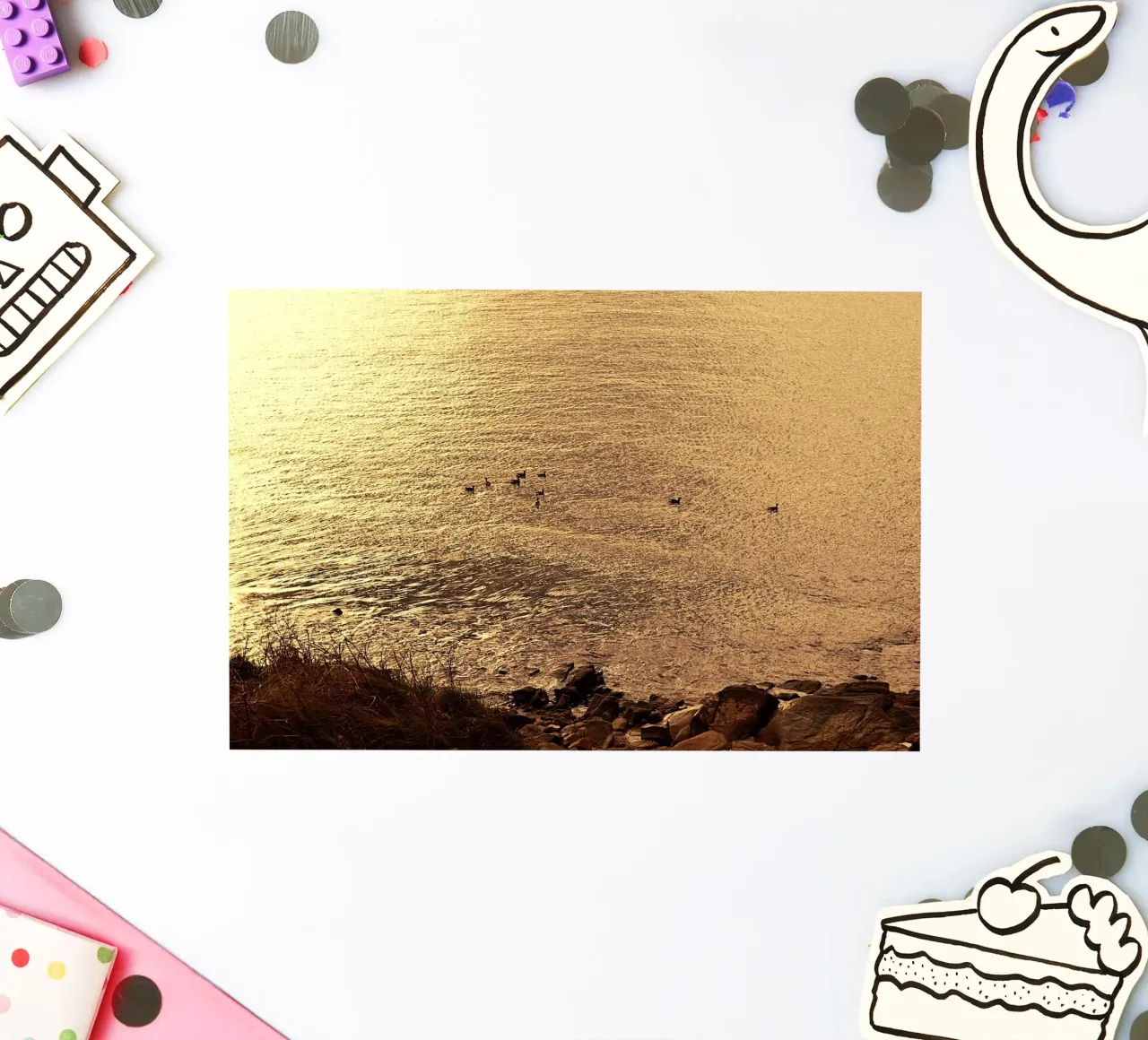 FAA266 LANDSCHAP OCEAAN. GOUDEN LICHT MET ZEEMEEUWEN. sticker van Thierry vobmann photography