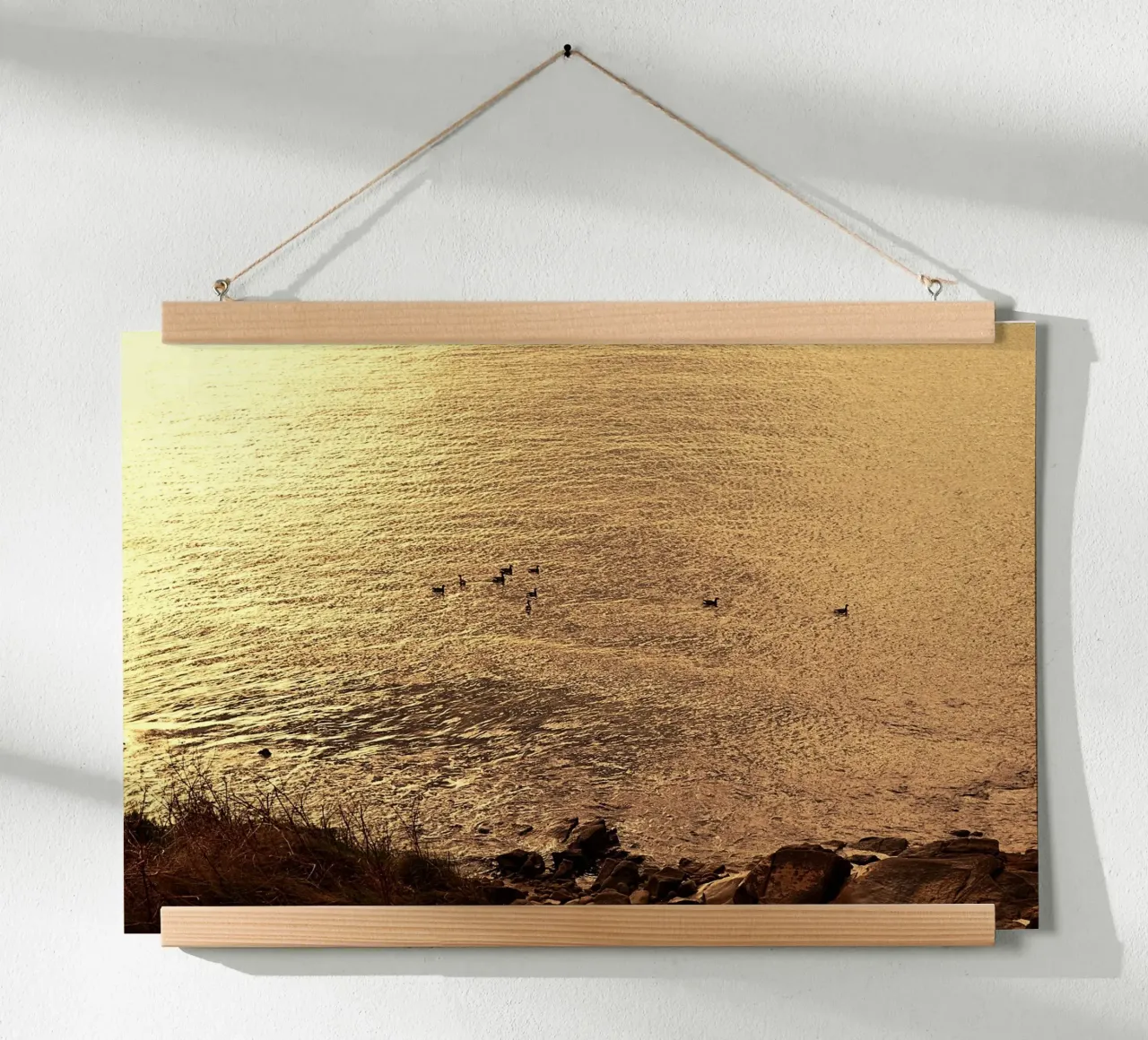 FAA266 LANDSCHAP OCEAAN. GOUDEN LICHT MET ZEEMEEUWEN. hahnemühle van Thierry vobmann photography