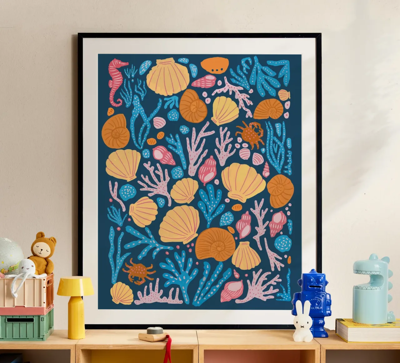 Criteri marini a colori su blu poster con telaio in plastica da Pictufy Sun & Spirit
