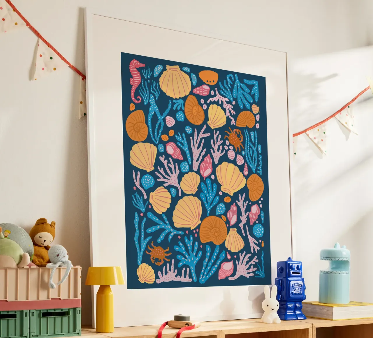Criteri marini a colori su blu poster con telaio in plastica da Pictufy Sun & Spirit