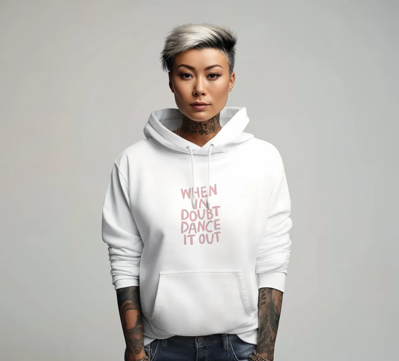 Quando si è in dubbio si balla in rosa nero con scritte sgargianti felpa con cappuccio da THE MOTIVATED TYPE