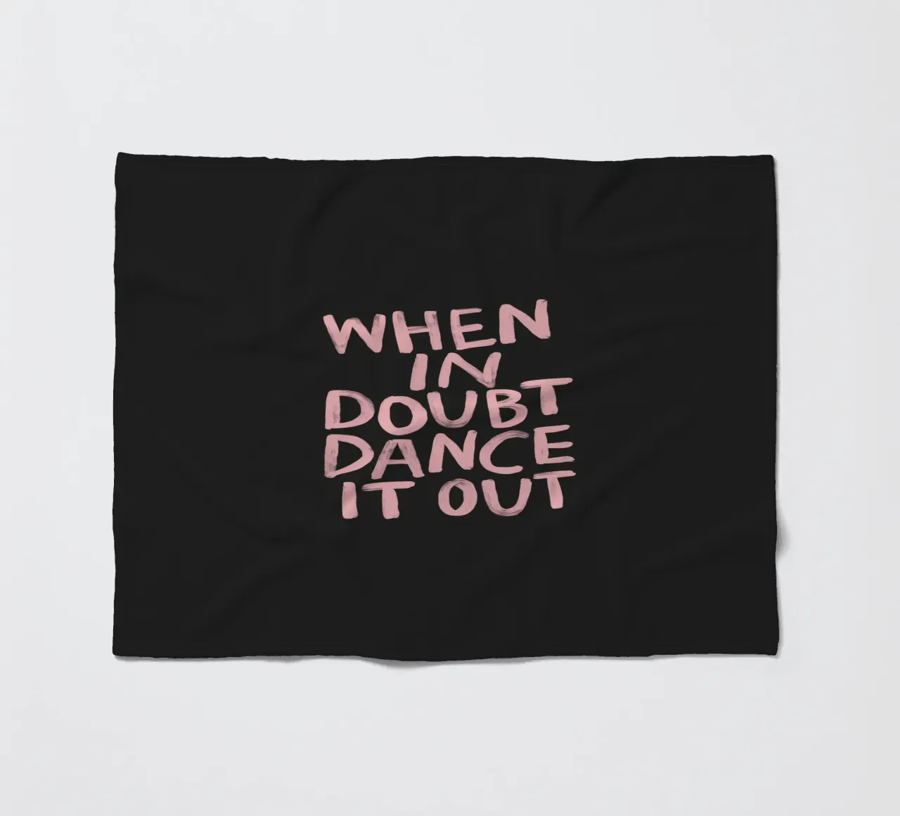 Quando si è in dubbio si balla in rosa nero con scritte sgargianti coperta in pile da THE MOTIVATED TYPE