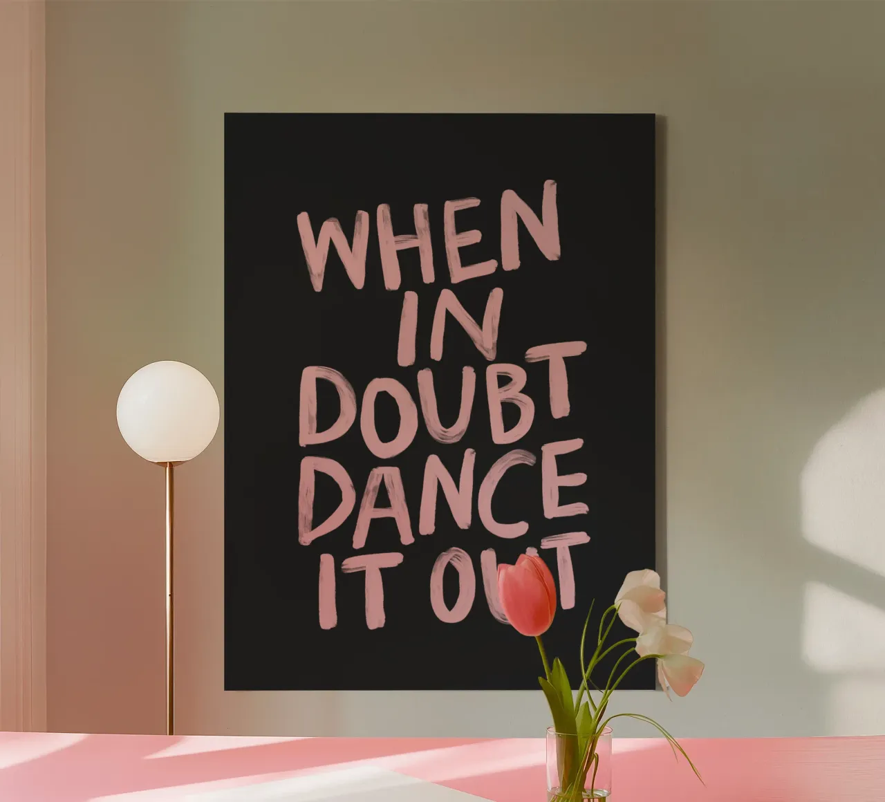 Quando si è in dubbio si balla in rosa nero con scritte sgargianti tela da THE MOTIVATED TYPE
