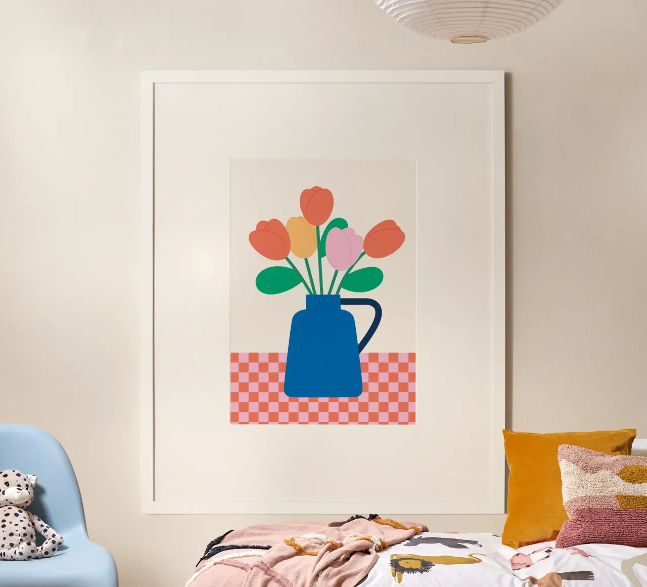 Vaso blu con tulipani rossi poster con telaio in plastica da Susann Stefanizen