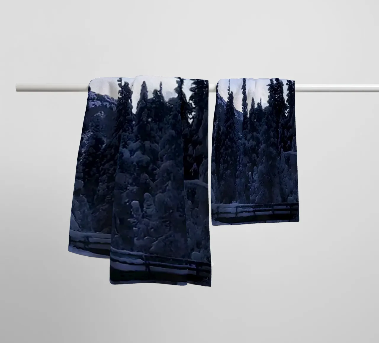 Traum oder Wirklichkeit Handtuch von Aara