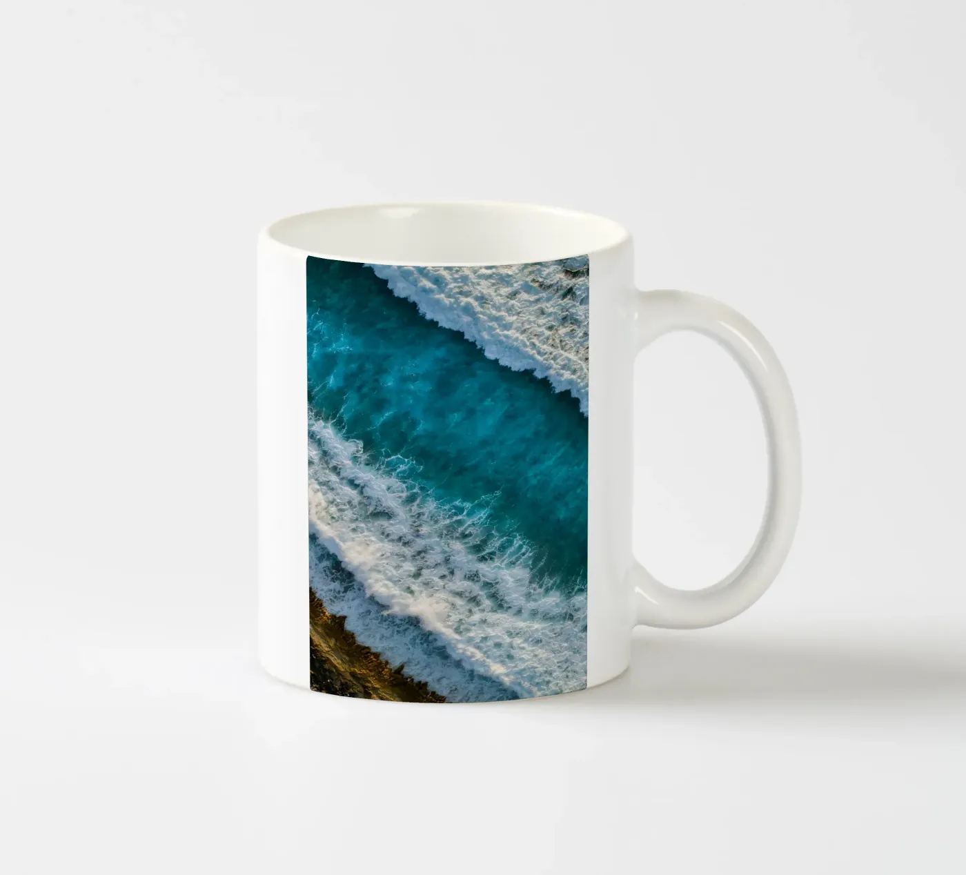 Vik ceramic mug by Aara