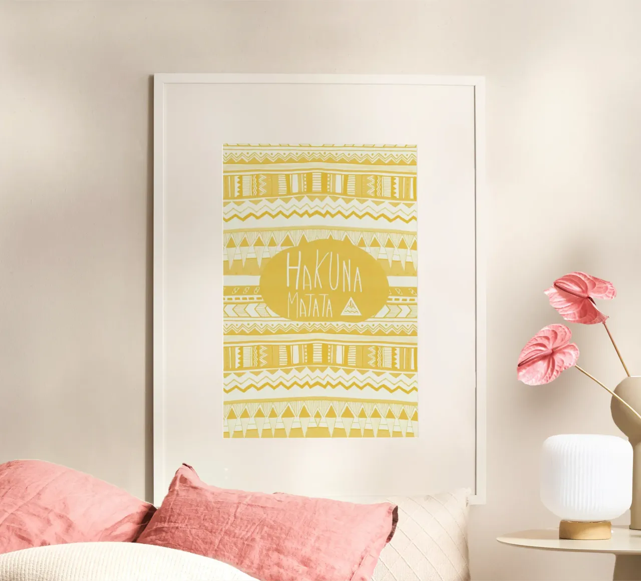 Hakuna Matata Yellow poster con telaio in legno da Vasare Nar
