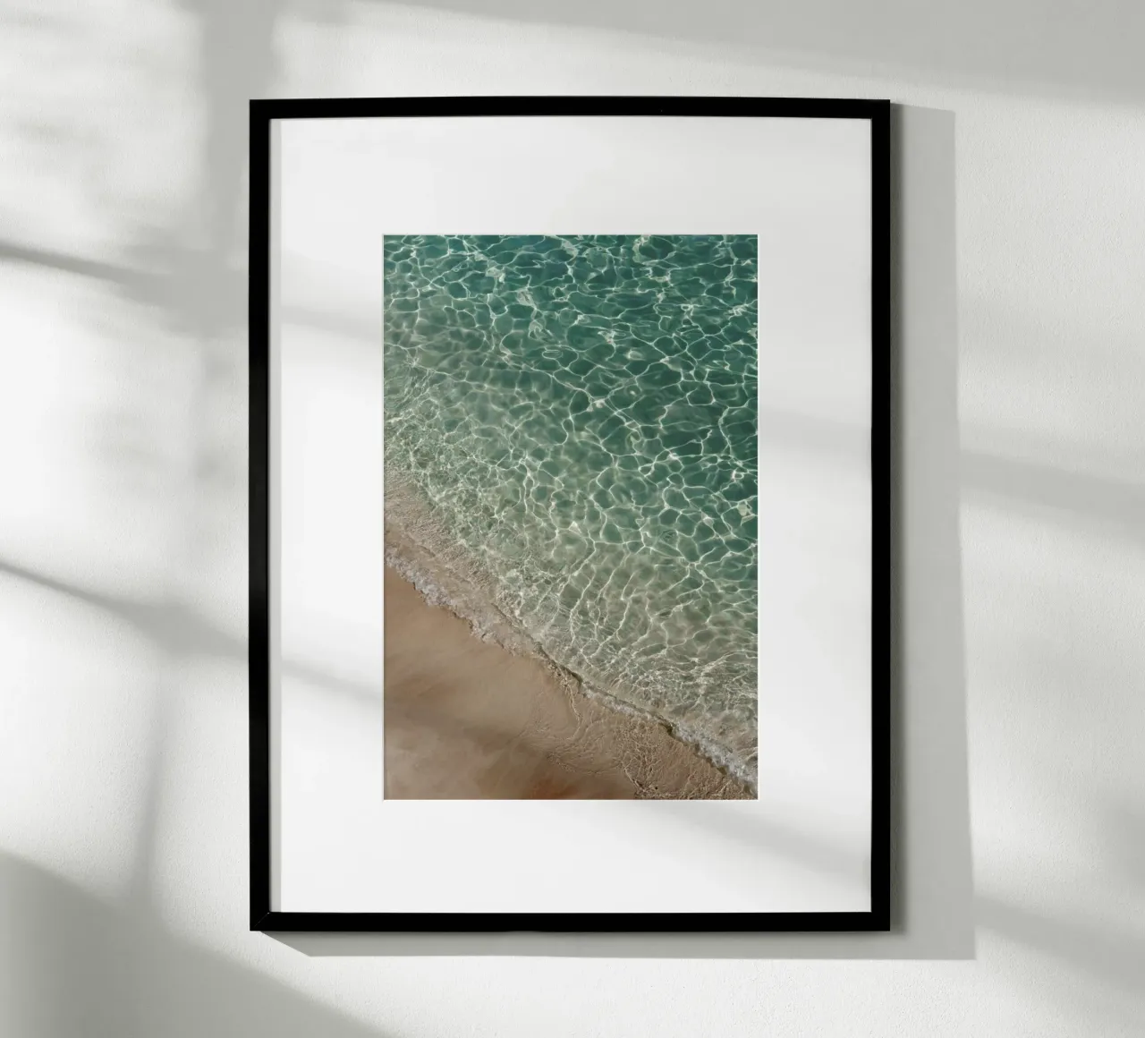 Where Sand and Water Meet poster con telaio in alluminio da Studio Nahili