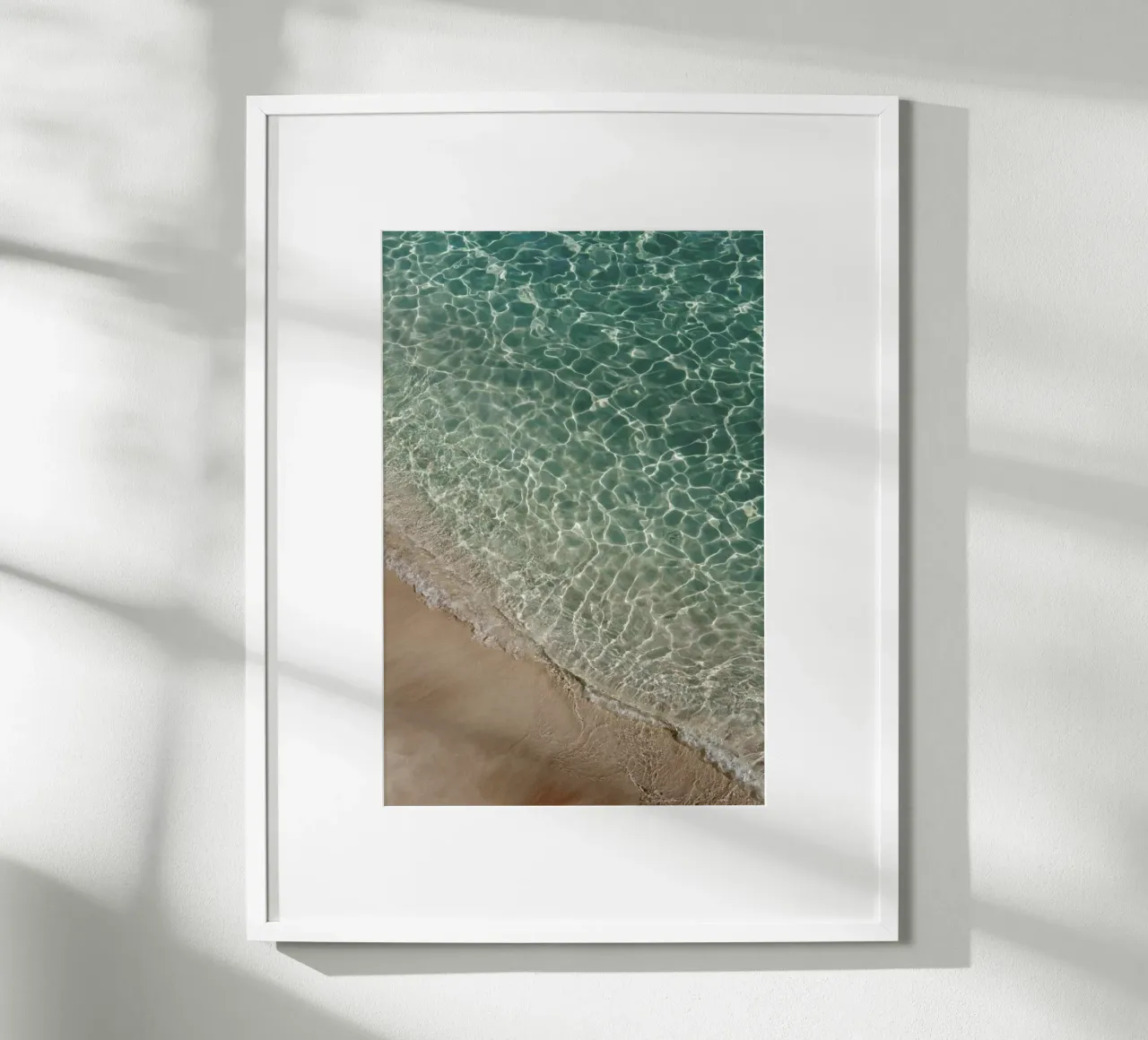 Where Sand and Water Meet poster con telaio in alluminio da Studio Nahili