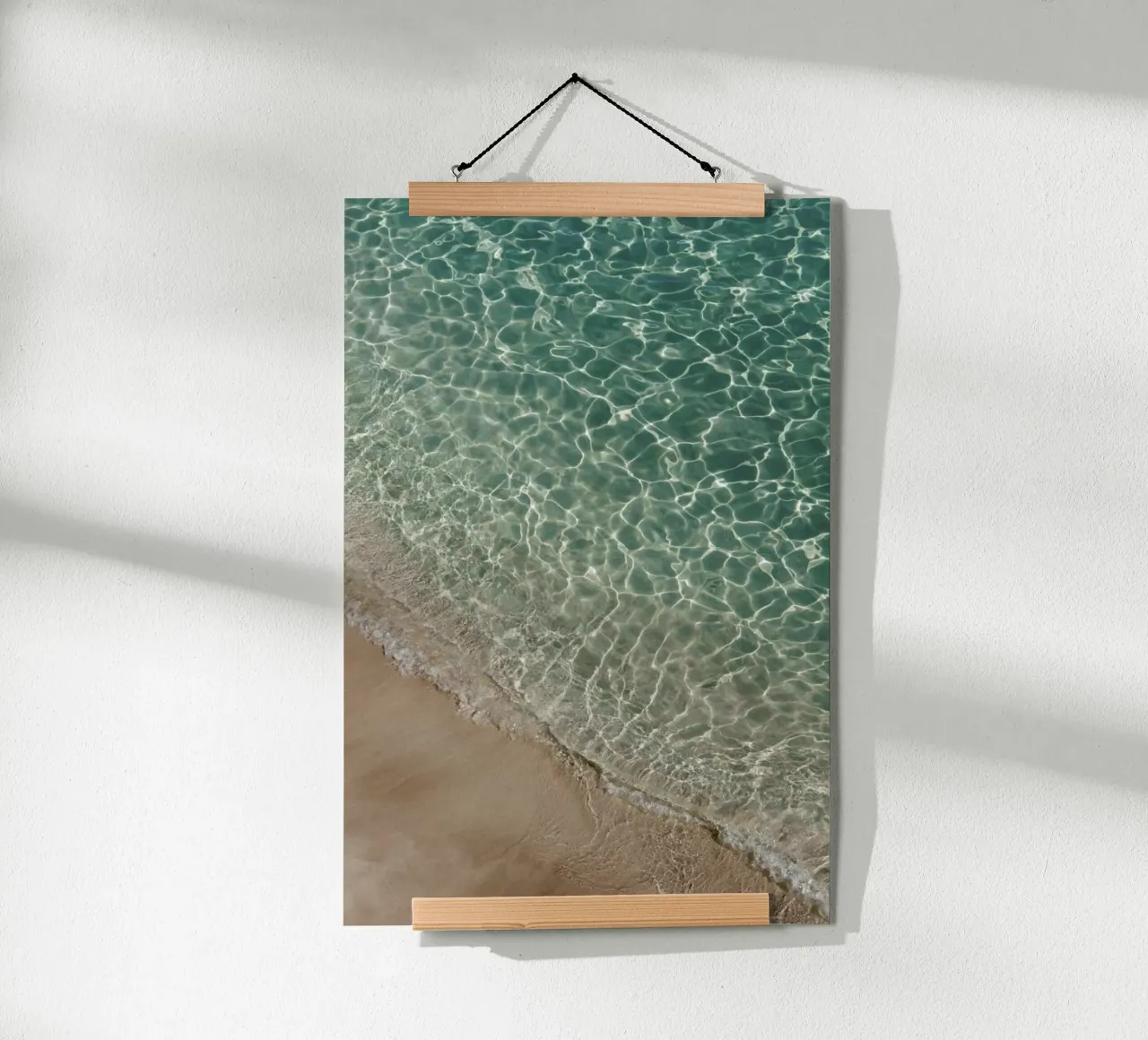 Where Sand and Water Meet poster con telaio in alluminio da Studio Nahili