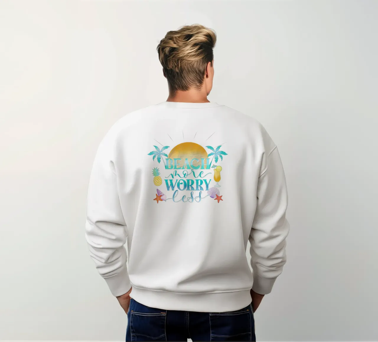 Spiaggiare di più. Worry Less. Lettering fresco con sensazione di spiaggia felpa da CalliLetters