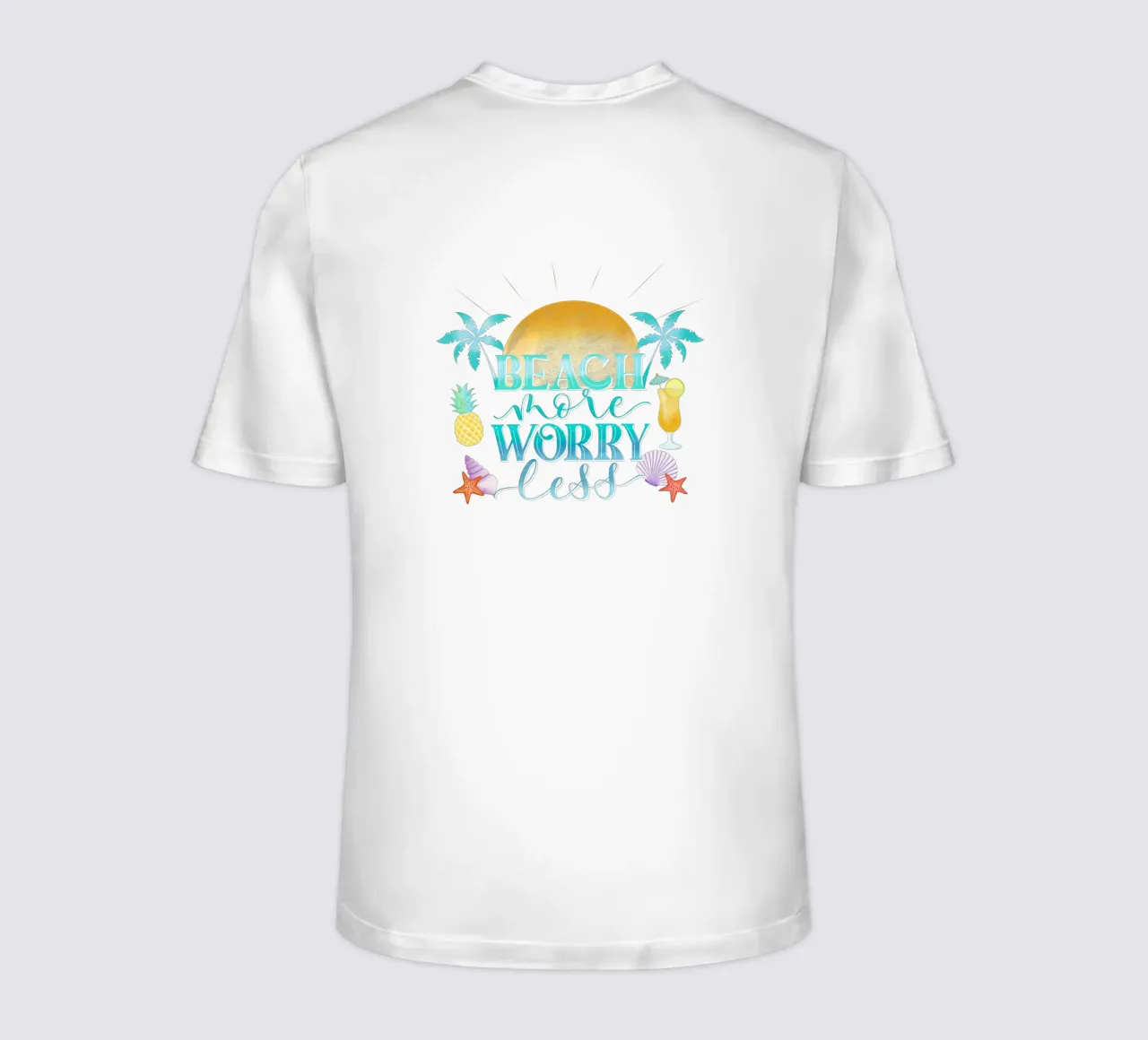 Spiaggiare di più. Worry Less. Lettering fresco con sensazione di spiaggia t-shirt da CalliLetters