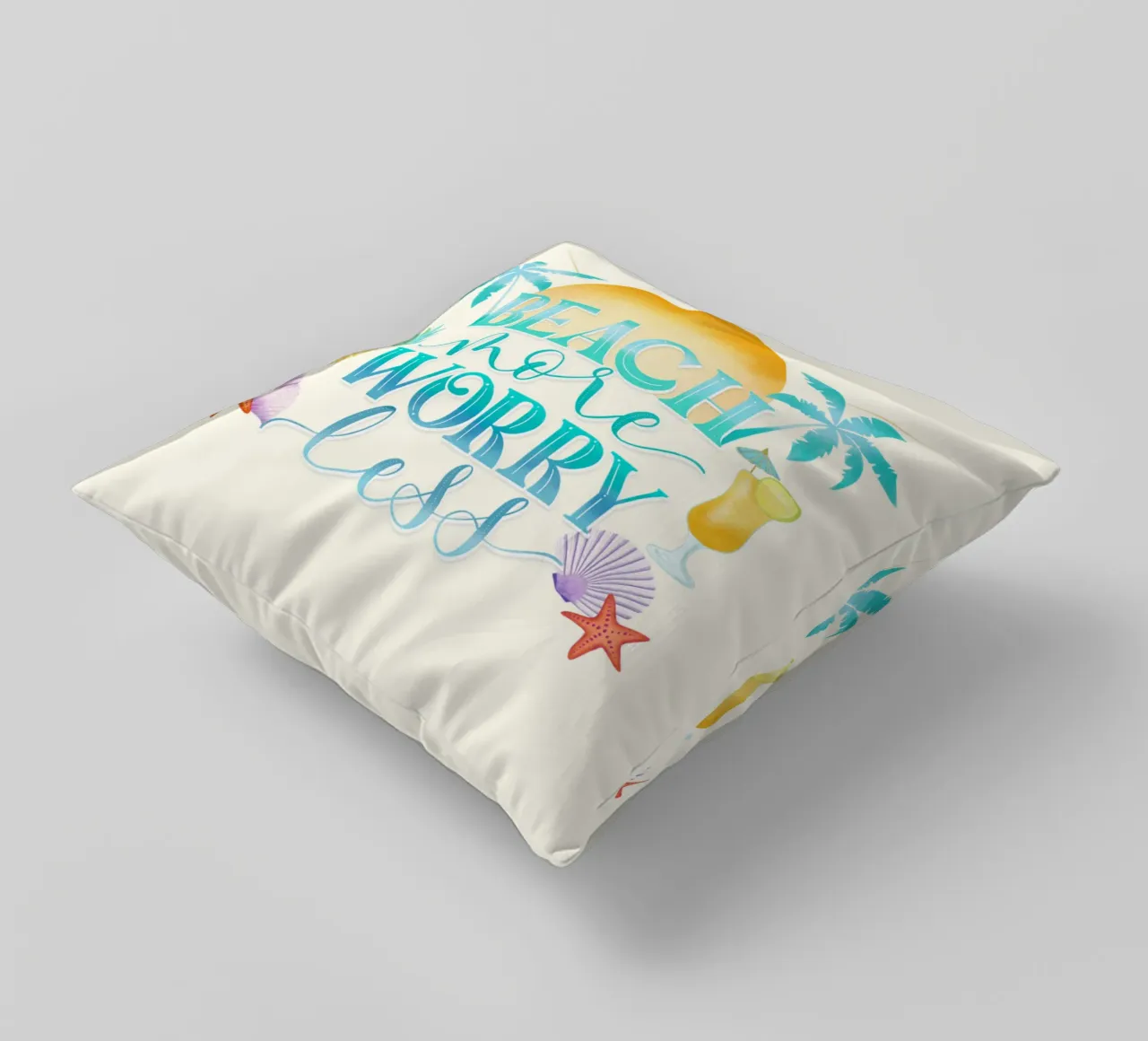 Spiaggiare di più. Worry Less. Lettering fresco con sensazione di spiaggia cuscino da CalliLetters