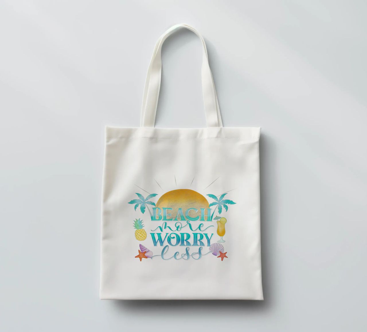 Spiaggiare di più. Worry Less. Lettering fresco con sensazione di spiaggia borsa in juta da CalliLetters