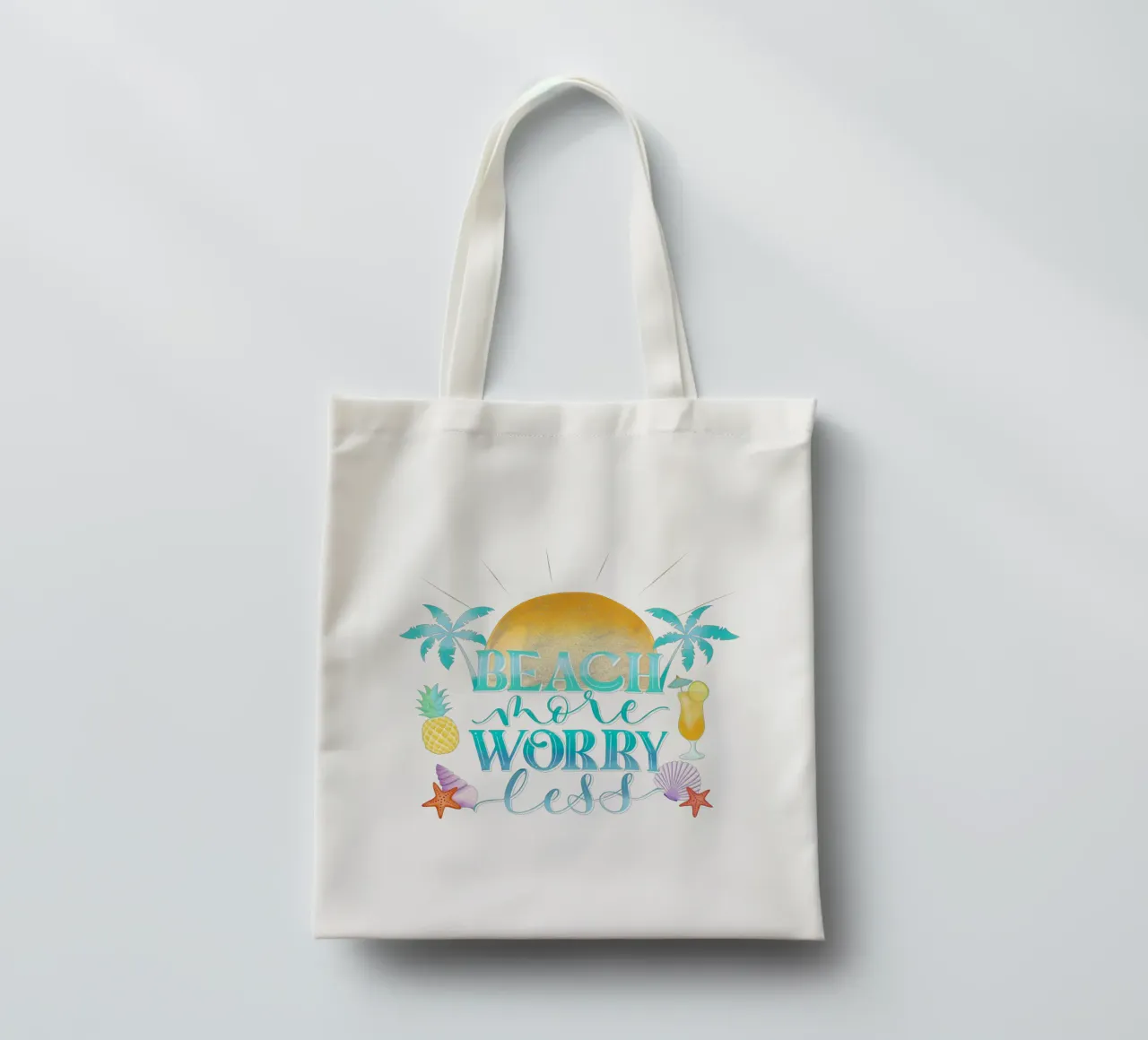 Spiaggiare di più. Worry Less. Lettering fresco con sensazione di spiaggia borsa in juta da CalliLetters