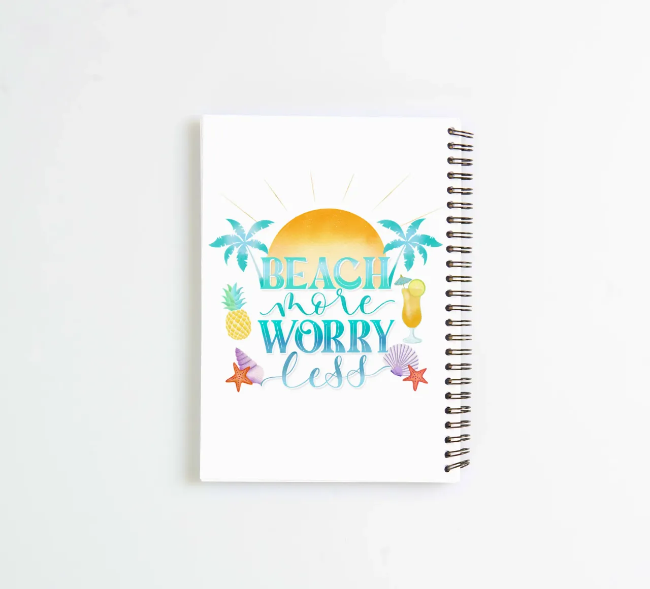 Spiaggiare di più. Worry Less. Lettering fresco con sensazione di spiaggia diario ad anelli da CalliLetters