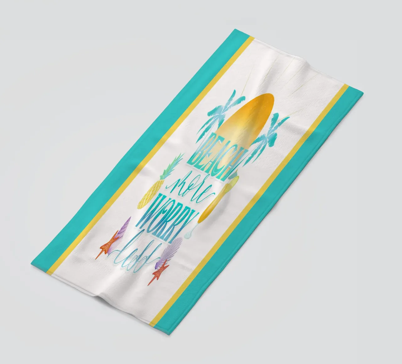 Spiaggiare di più. Worry Less. Lettering fresco con sensazione di spiaggia telo mare da CalliLetters