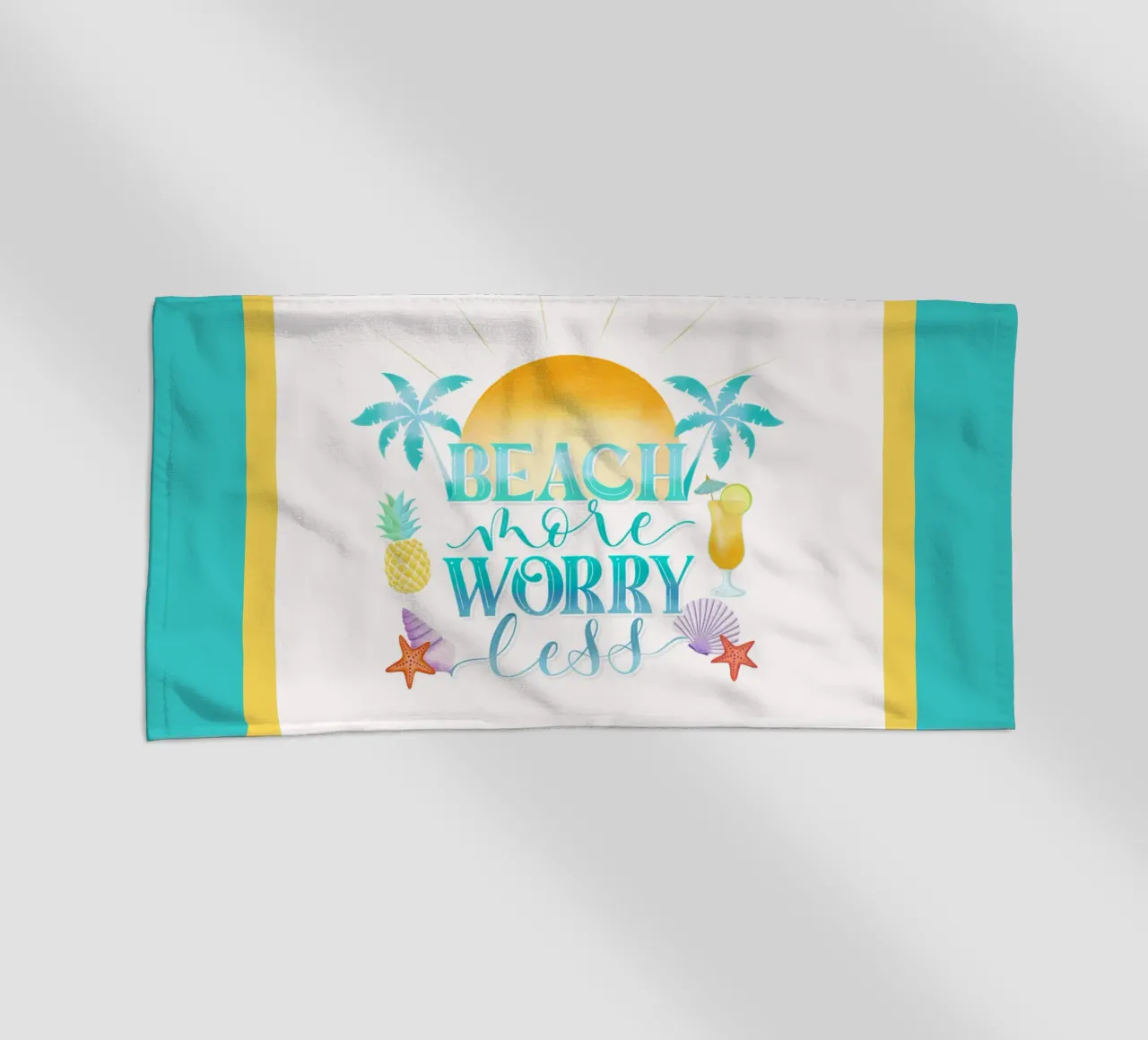 Spiaggiare di più. Worry Less. Lettering fresco con sensazione di spiaggia telo mare da CalliLetters
