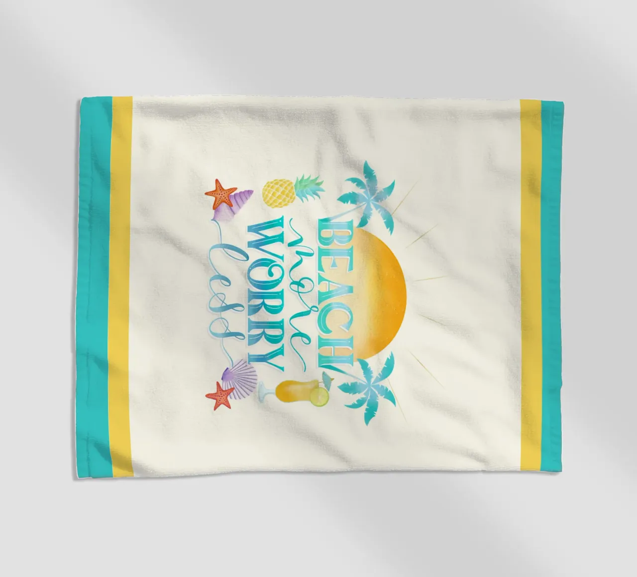 Spiaggiare di più. Worry Less. Lettering fresco con sensazione di spiaggia telo mare da CalliLetters