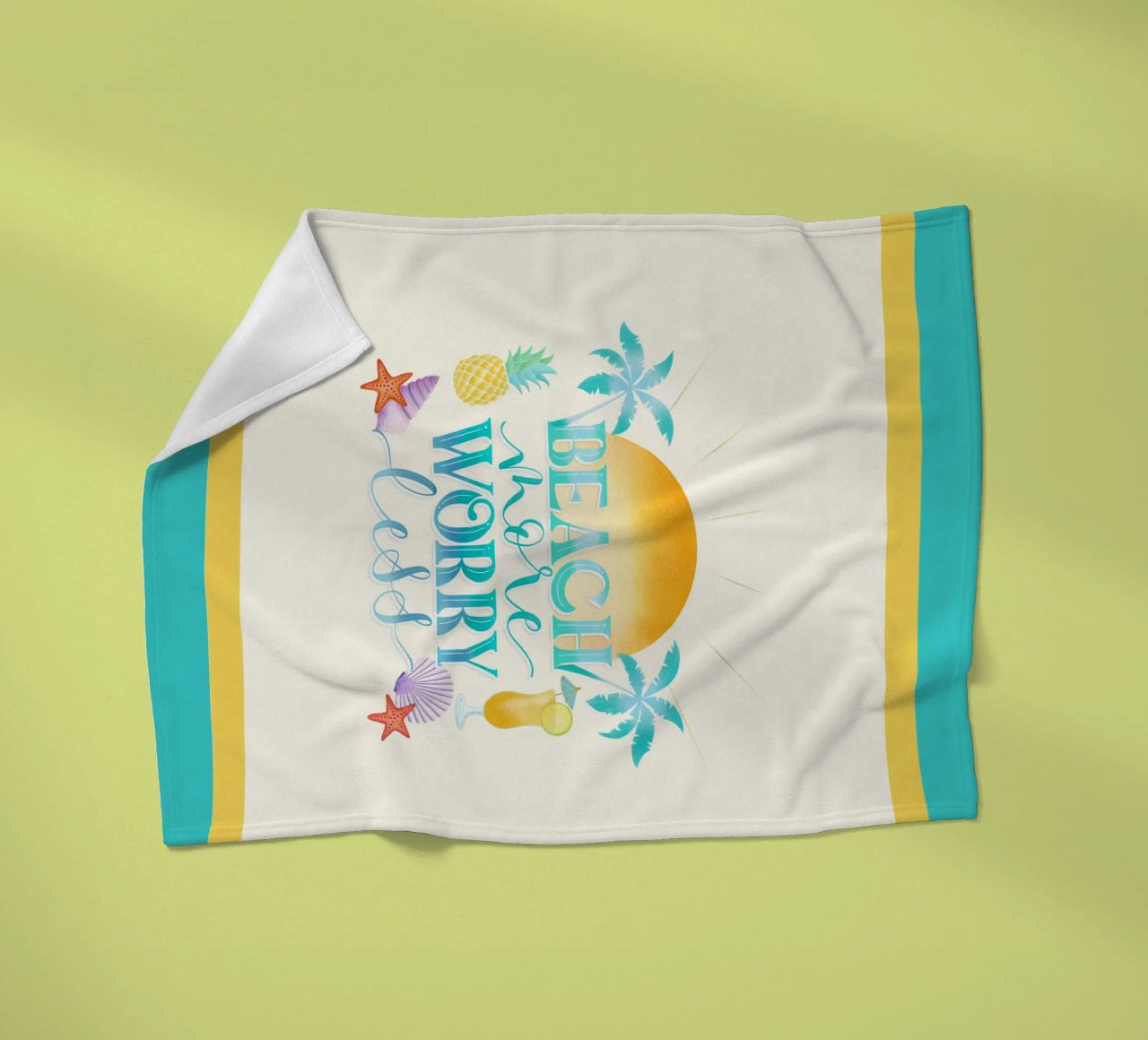 Spiaggiare di più. Worry Less. Lettering fresco con sensazione di spiaggia coperta in pile da CalliLetters