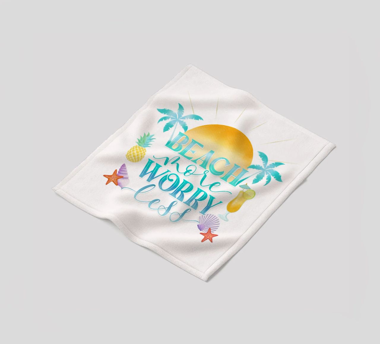Spiaggiare di più. Worry Less. Lettering fresco con sensazione di spiaggia coperta in pile da CalliLetters