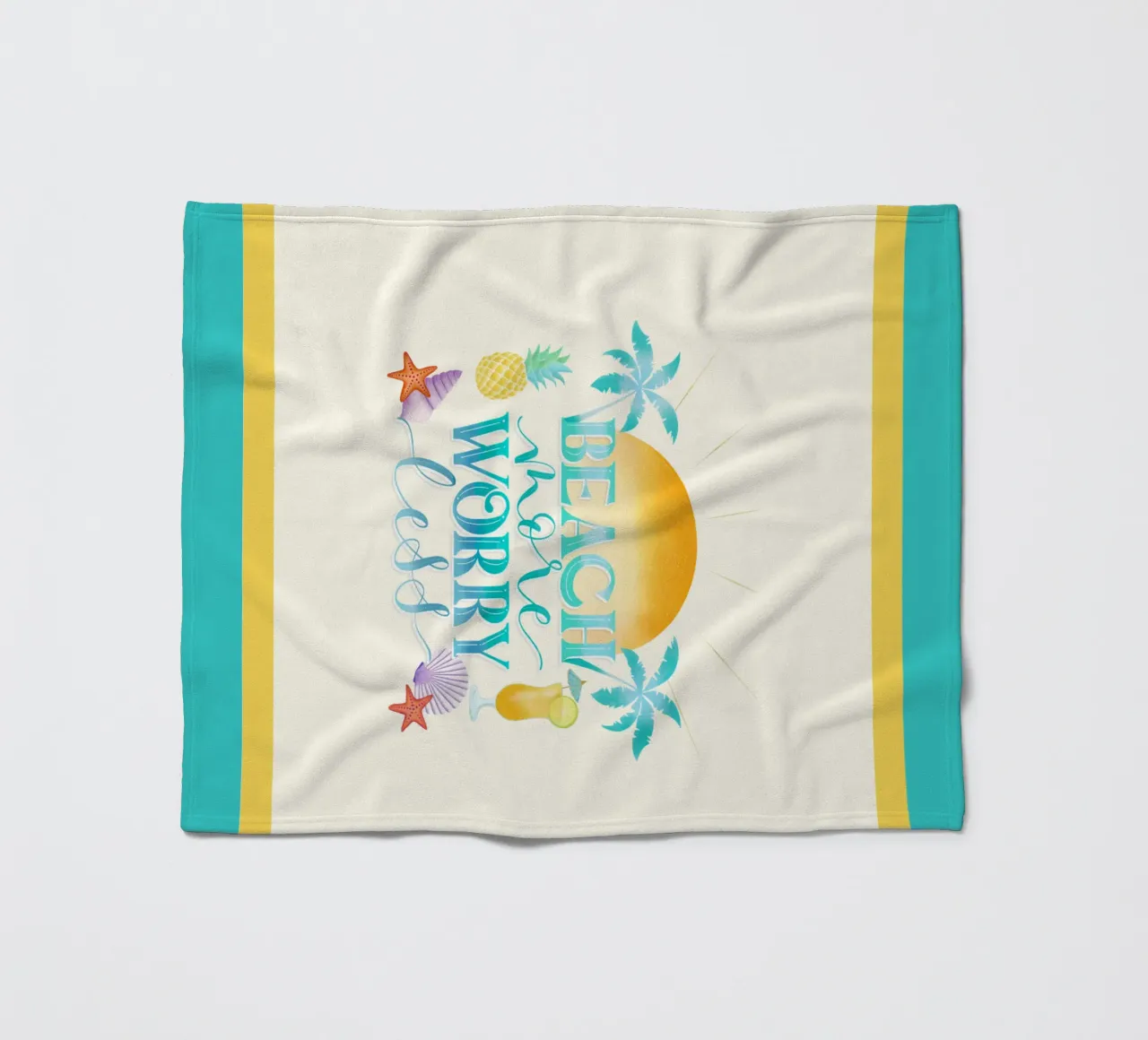 Mehr Strand. Worry Less. Cooles Lettering mit Strandfeeling Fleecedecke von CalliLetters