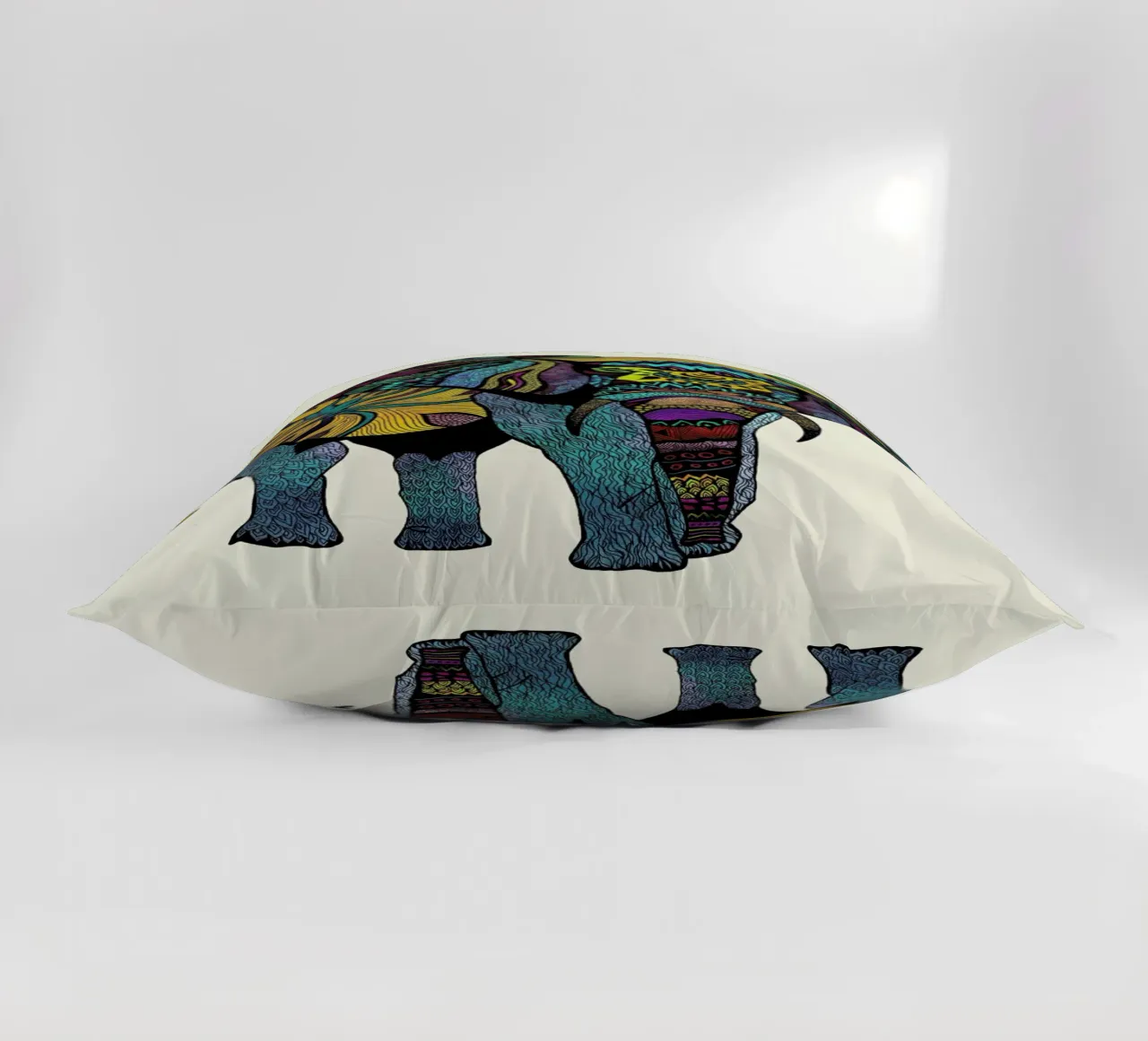 Elephant of Namibia cuscino da Pom Graphic Design