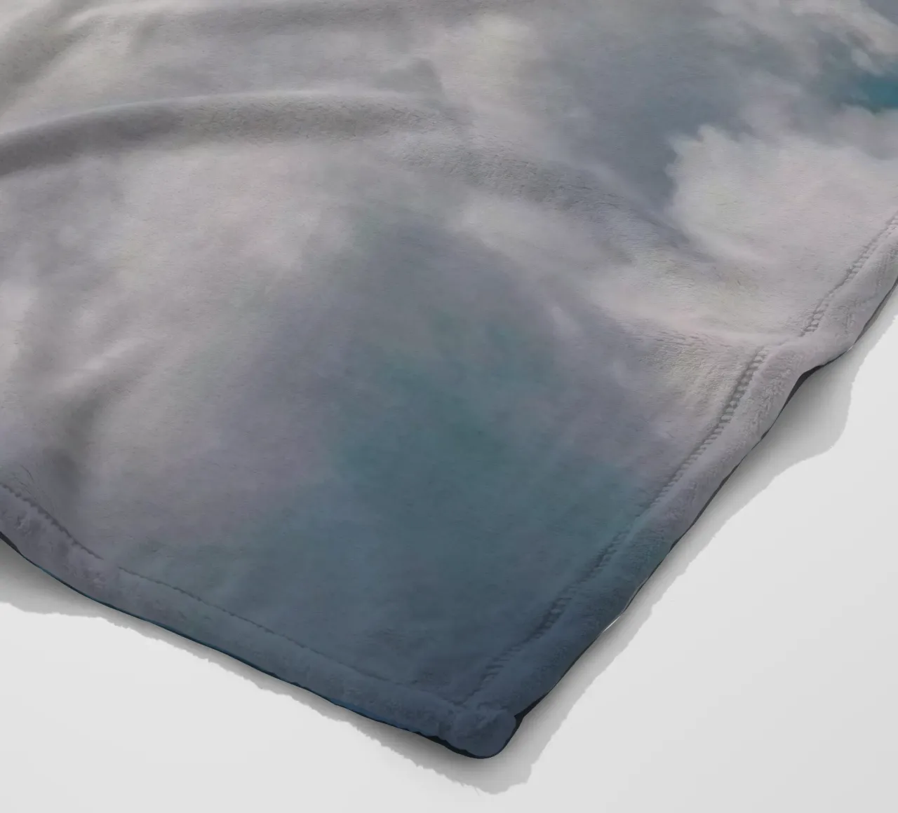 Clouds I Fleecedecke von Sebastian Hilgetag