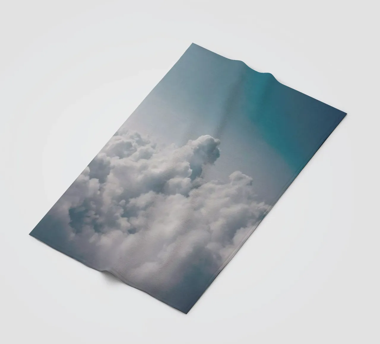Clouds I Fleecedecke von Sebastian Hilgetag
