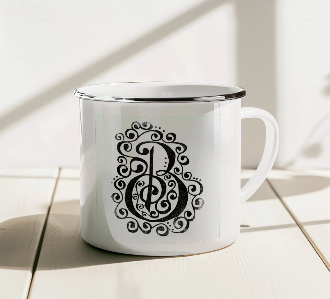 B tazza in smalto da Matthew Taylor Wilson