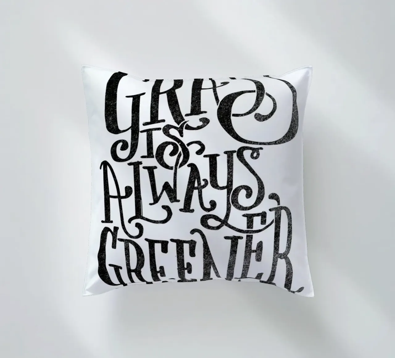 the grass is always greener cojín de Matthew Taylor Wilson