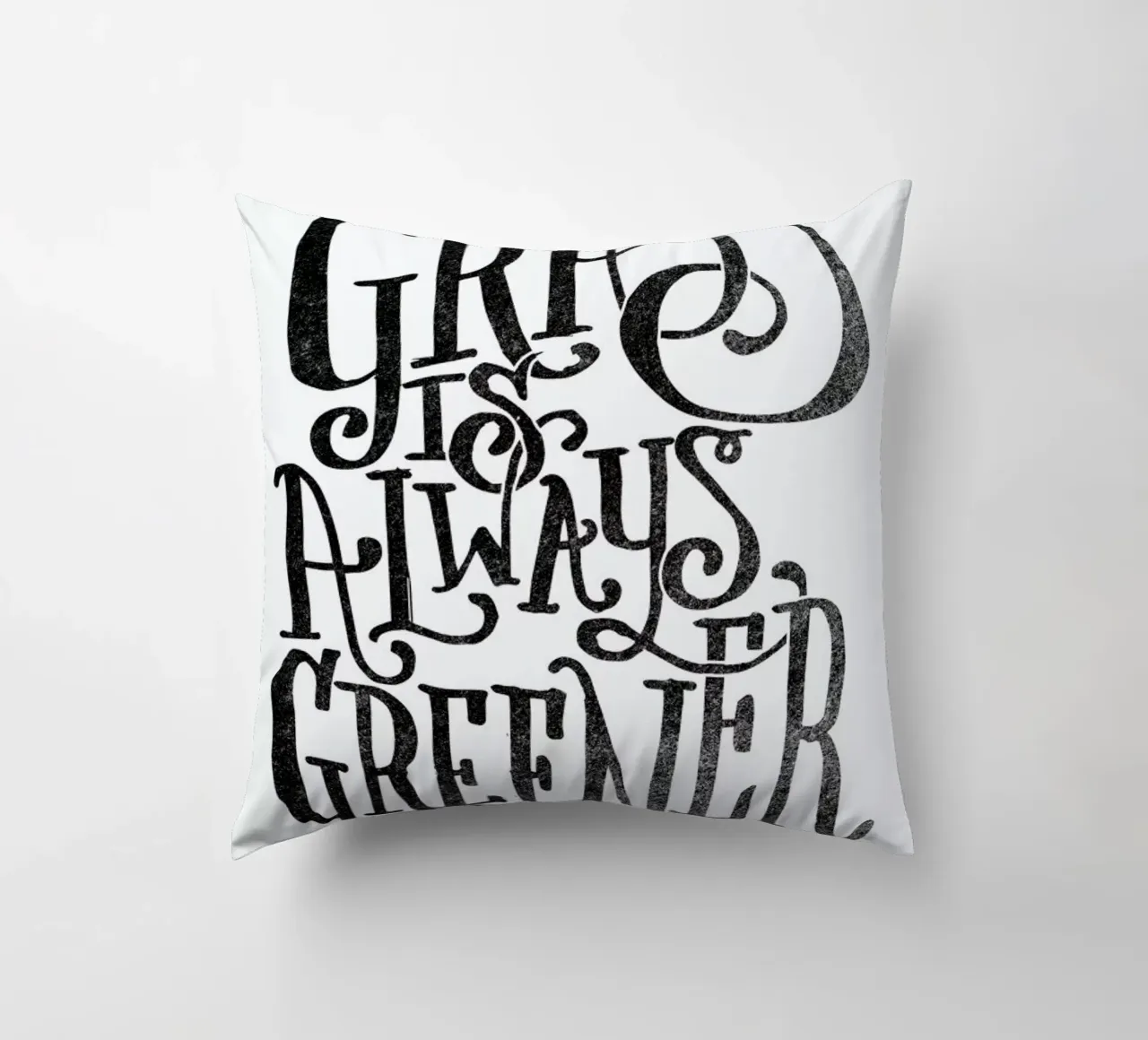 the grass is always greener cojín de Matthew Taylor Wilson