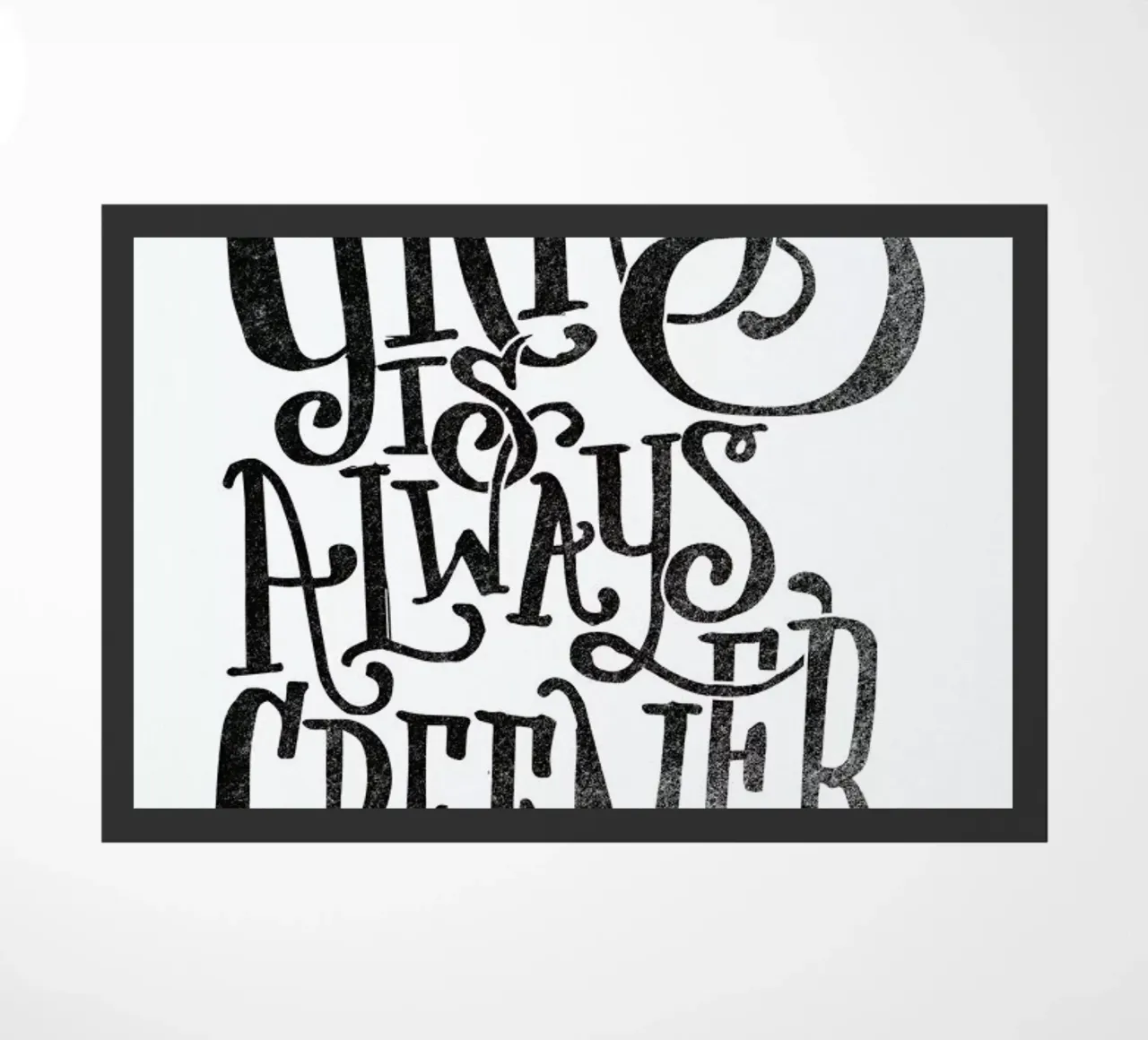the grass is always greener felpudo de Matthew Taylor Wilson