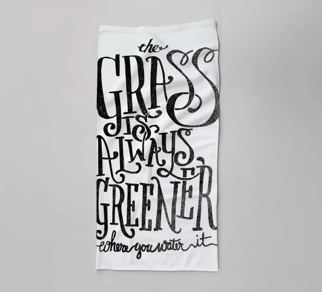 the grass is always greener asciugamano da bagno da Matthew Taylor Wilson