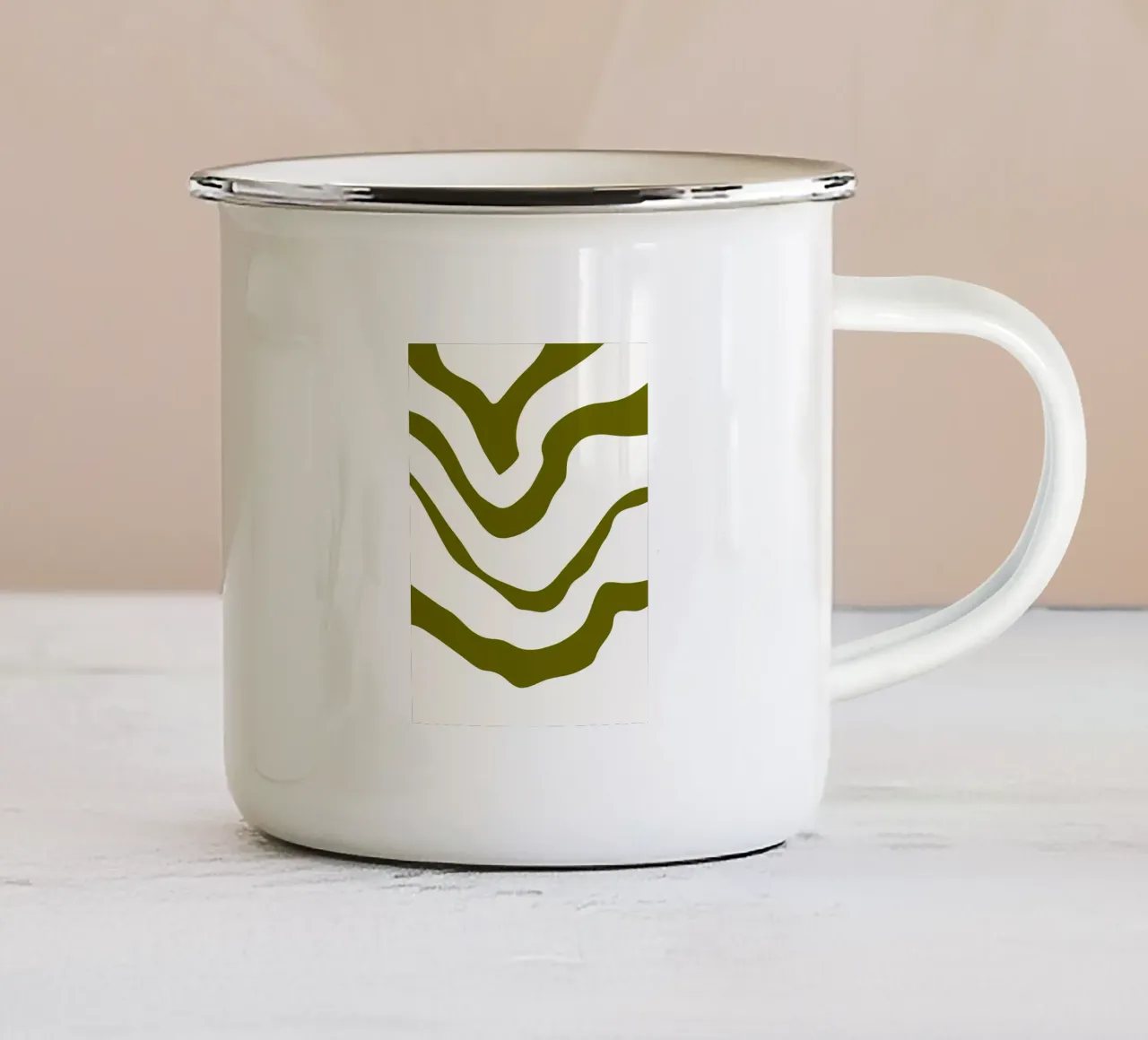 Linea curva tazza in smalto da MODERN NUANCE